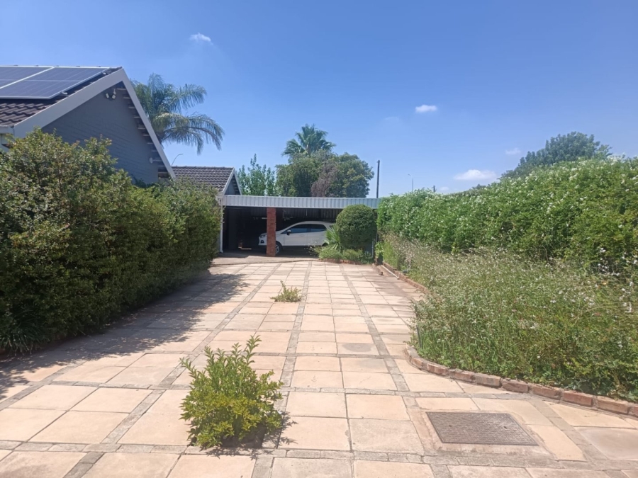 4 Bedroom Property for Sale in Carters Glen Northern Cape